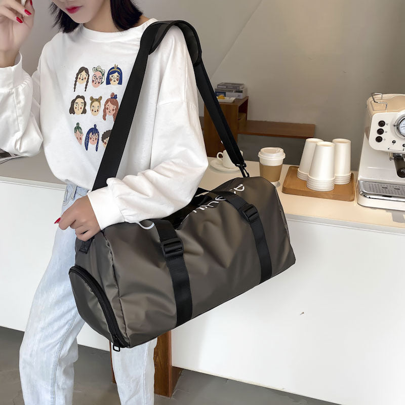 A large-capacity hand-held travel bag with a pull handle
