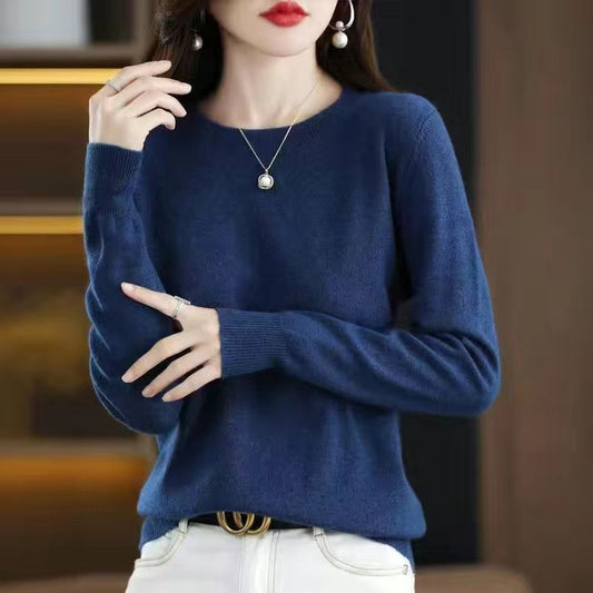 A large-sized top with a round-neck sweater as the base layer