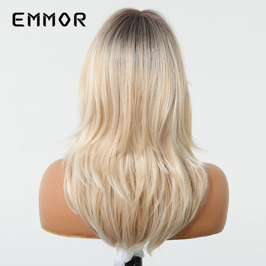 A long wig with a gradient golden figure-eight bangs