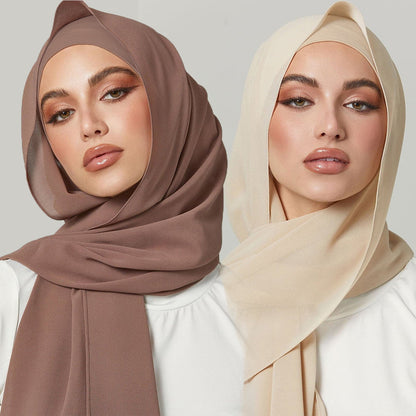 A one-piece set of scarf, top and hat