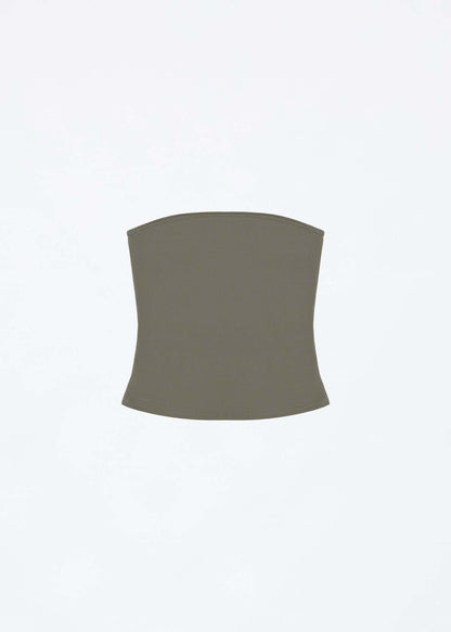 A one-piece strapless look for women as a pure and sensual base