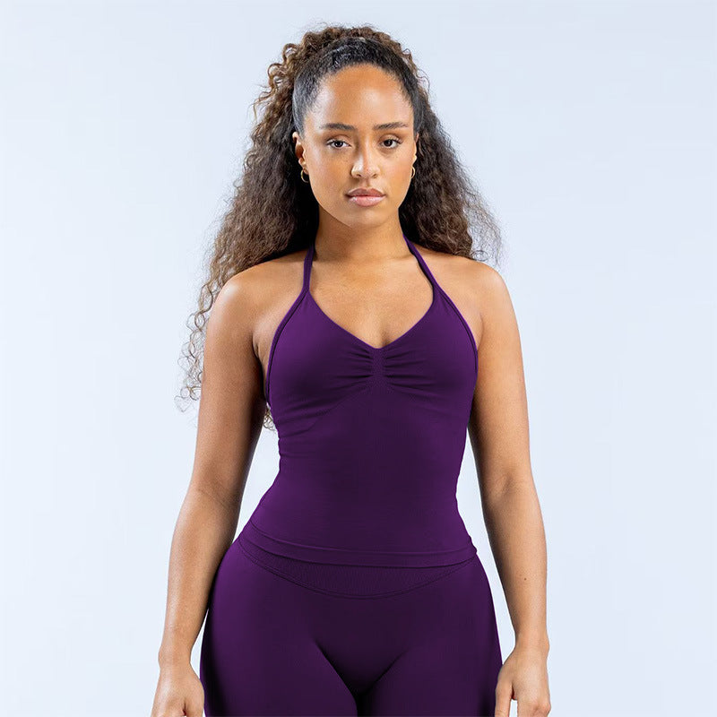 A one-piece yoga vest with a chest cushion for a beautiful back