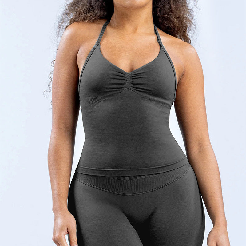 A one-piece yoga vest with a chest cushion for a beautiful back