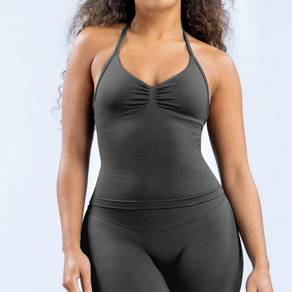 A one-piece yoga vest with a chest cushion for a beautiful back