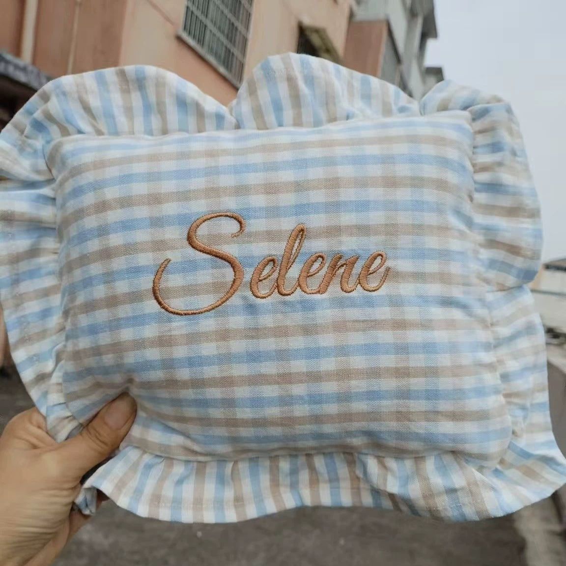 A pillow with ruffled edge carving