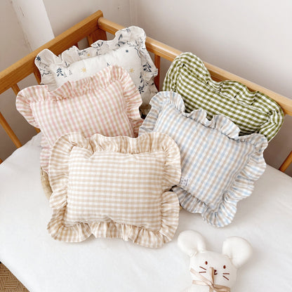 A pillow with ruffled edge carving