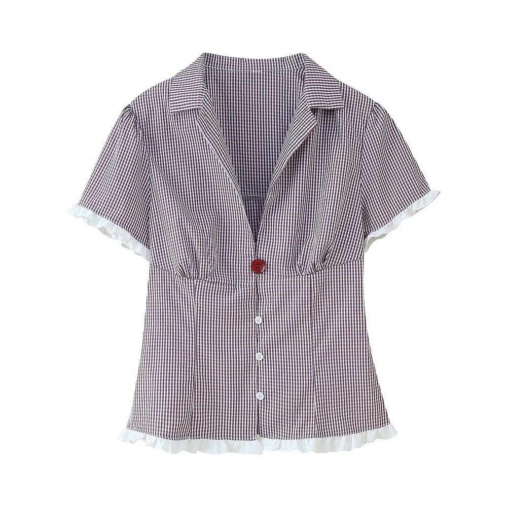 A simple and retro plaid shirt and shorts set