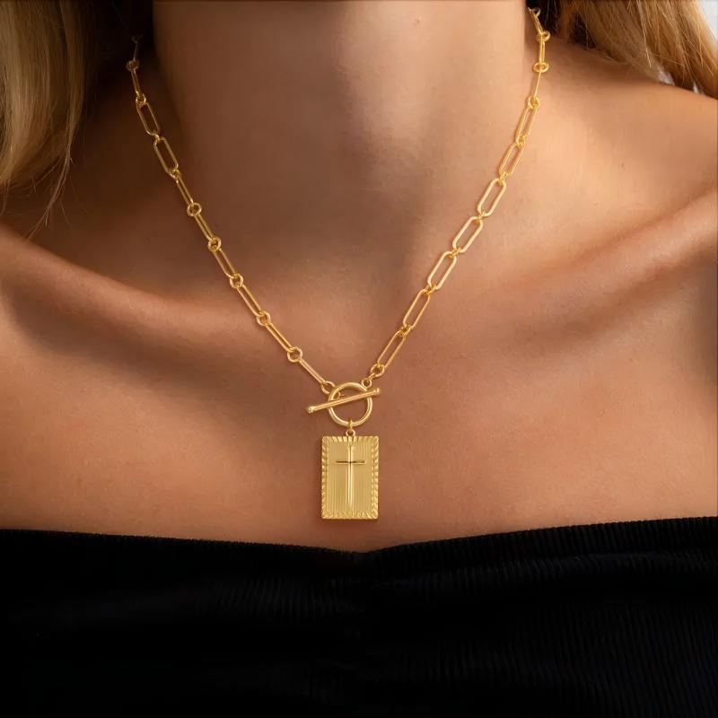 A simple women's stainless steel 14K necklace jewelry