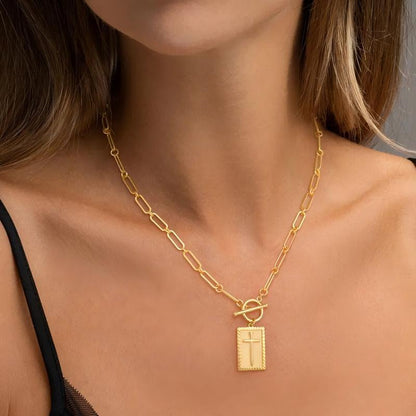 A simple women's stainless steel 14K necklace jewelry