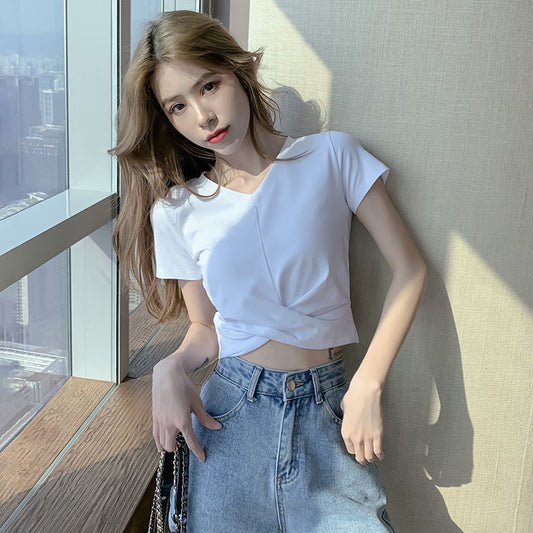 A slim-fitting half-sleeved tight crop top high-waisted T-shirt