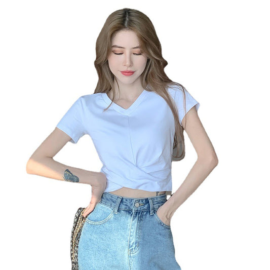 A slim-fitting half-sleeved tight crop top high-waisted T-shirt