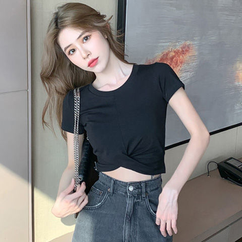 A slim-fitting half-sleeved tight crop top high-waisted T-shirt