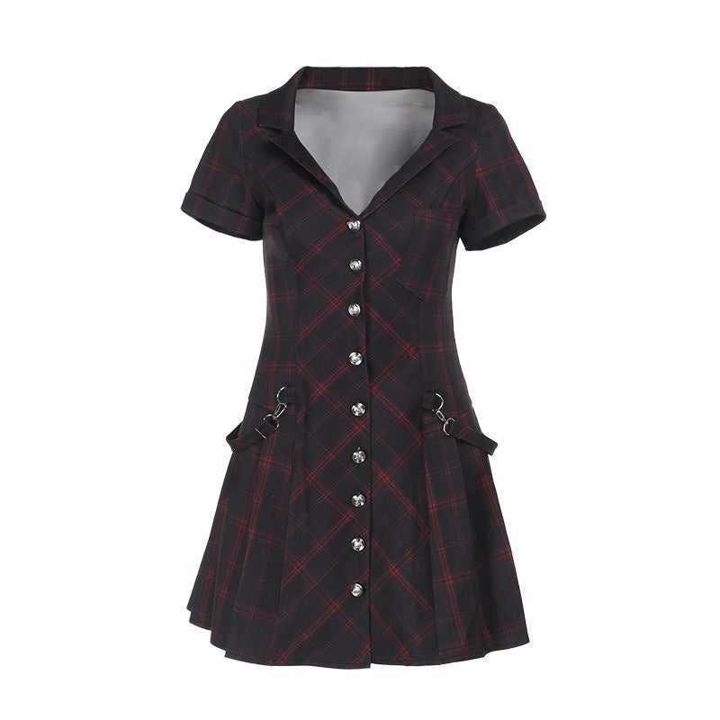 A slimming and figure-hugging short skirt
