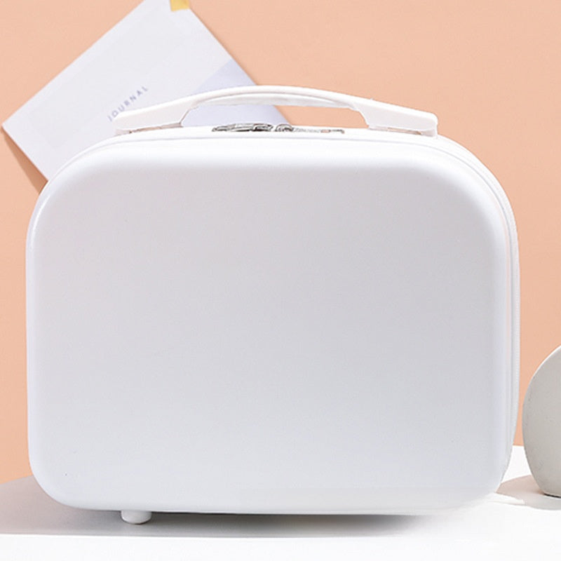A small lightweight travel bag for women