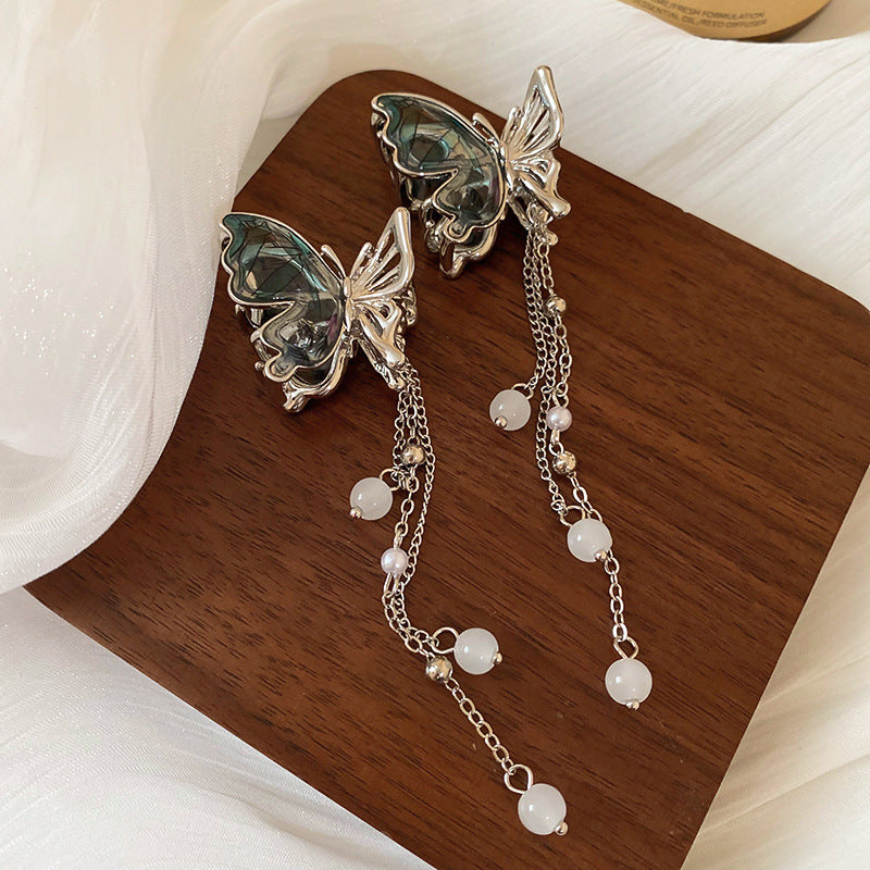 A small shark clip elegant hair accessory for women