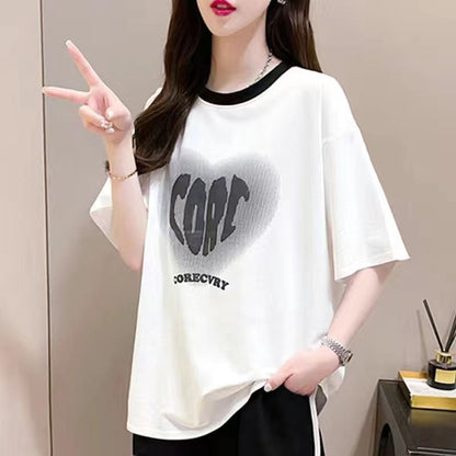 A T-shirt set for women