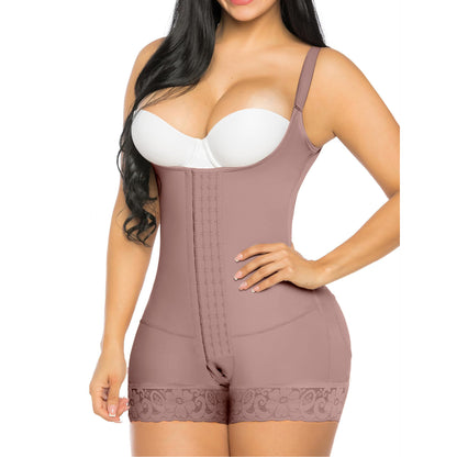 A tight-fitting and body-shaping one-piece suit for tuck in the abdomen