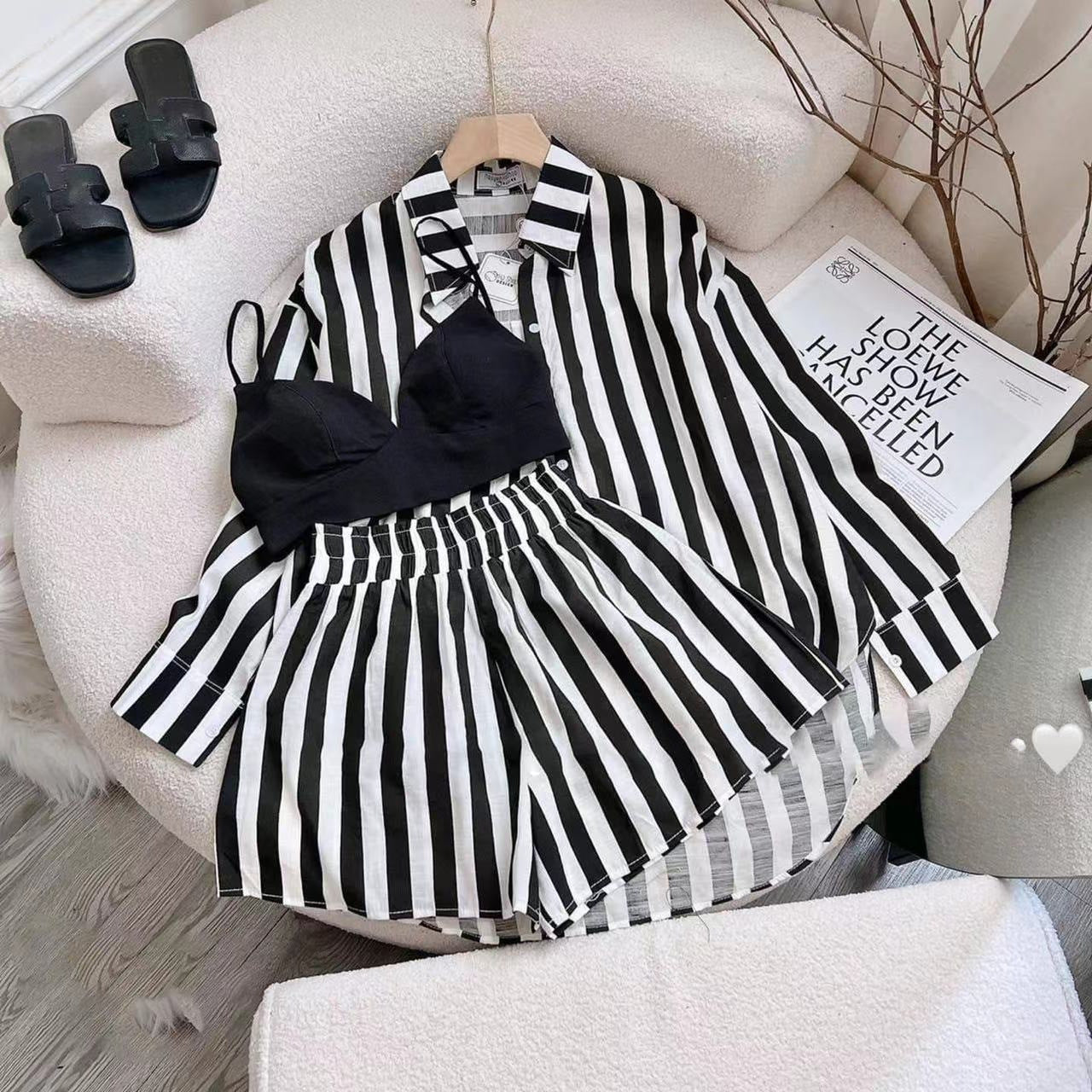 A two-piece set of fashionable striped shirts
