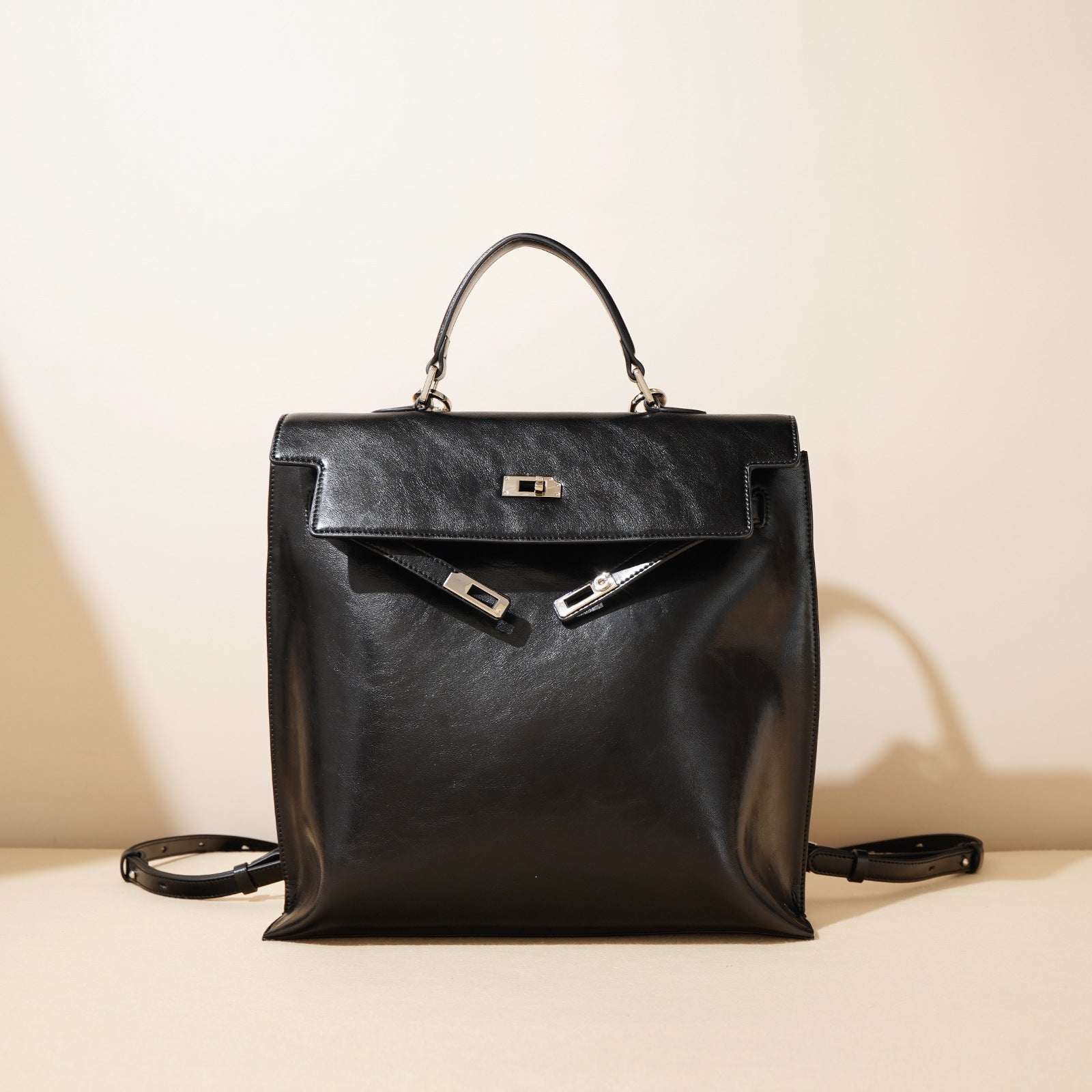 A versatile, large-capacity, high-end bag