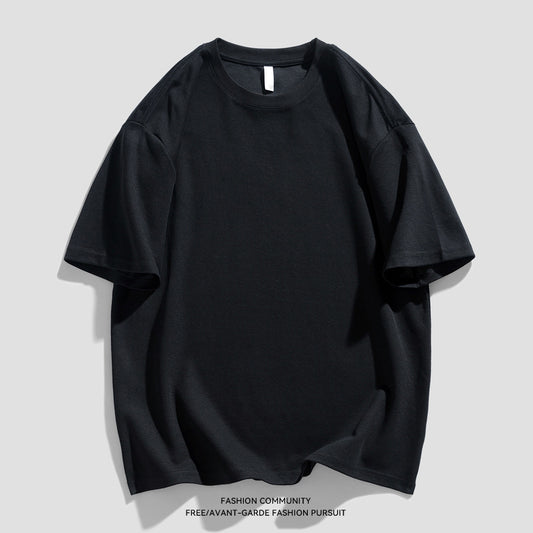 A versatile men's round-neck half-sleeved top