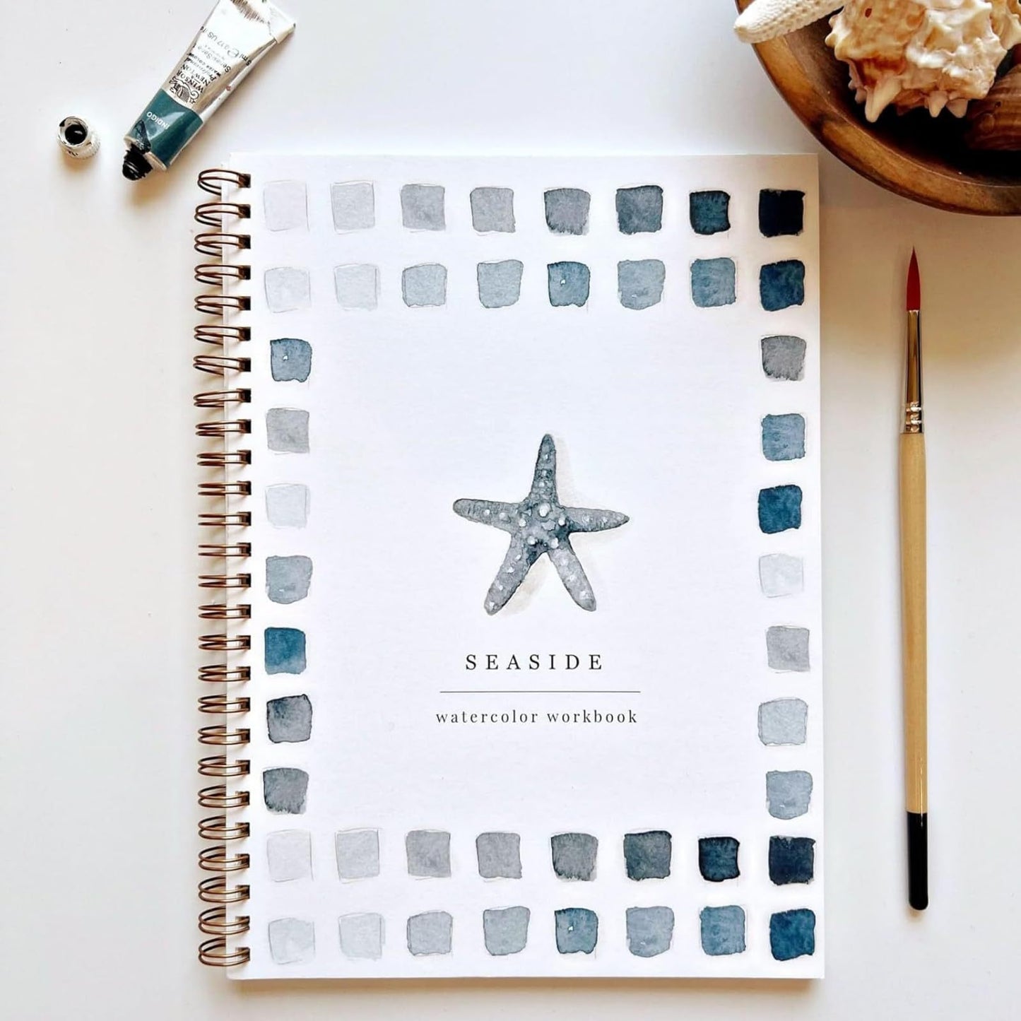 A watercolor practice book for birds suitable for beginners