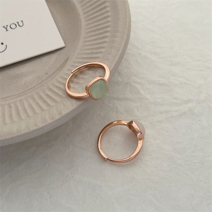 A white jade ring