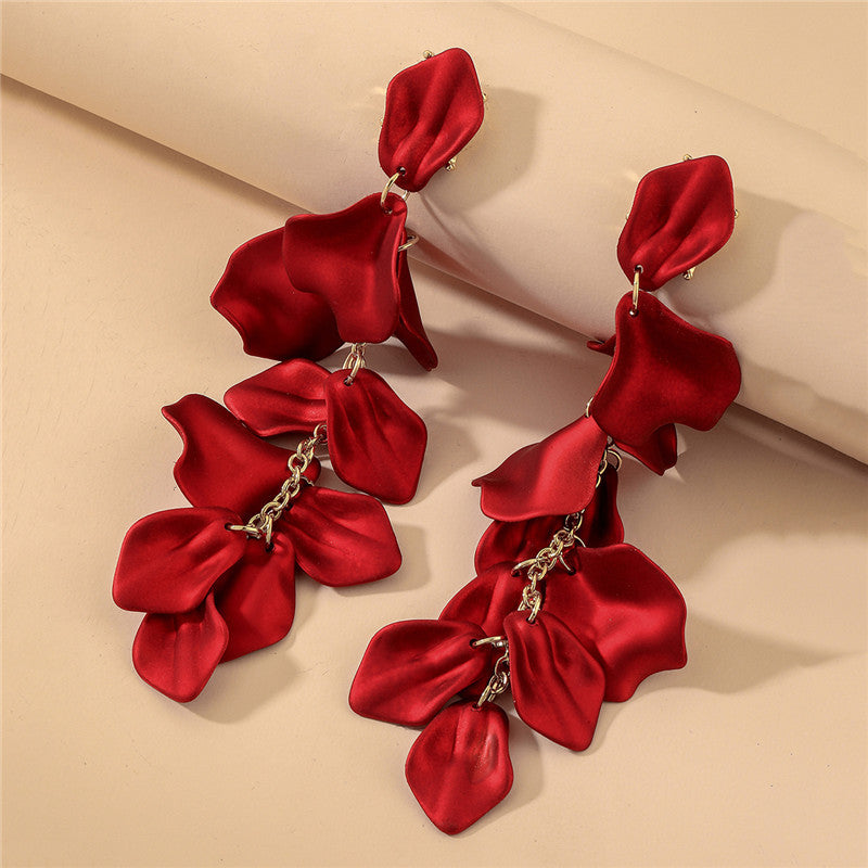 A woman with a high-end, trendy and eco-friendly earring style