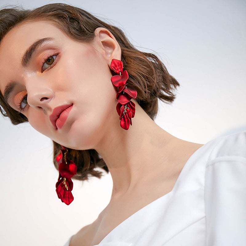 A woman with a high-end, trendy and eco-friendly earring style