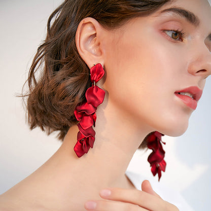 A woman with a high-end, trendy and eco-friendly earring style