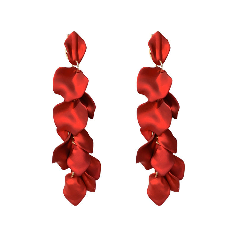 A woman with a high-end, trendy and eco-friendly earring style