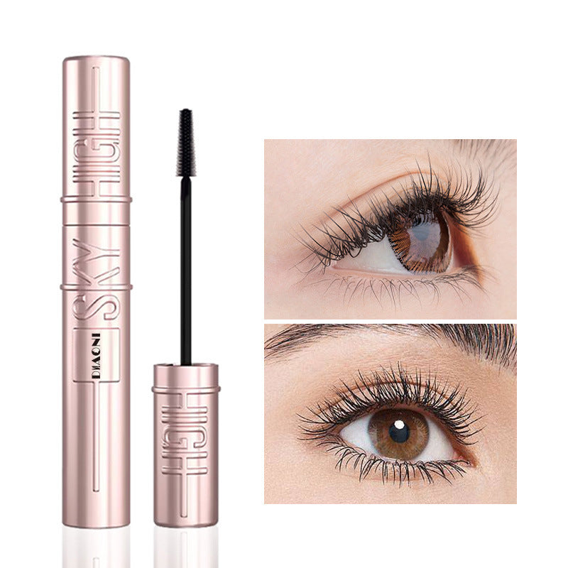 Thick and curled mascara
