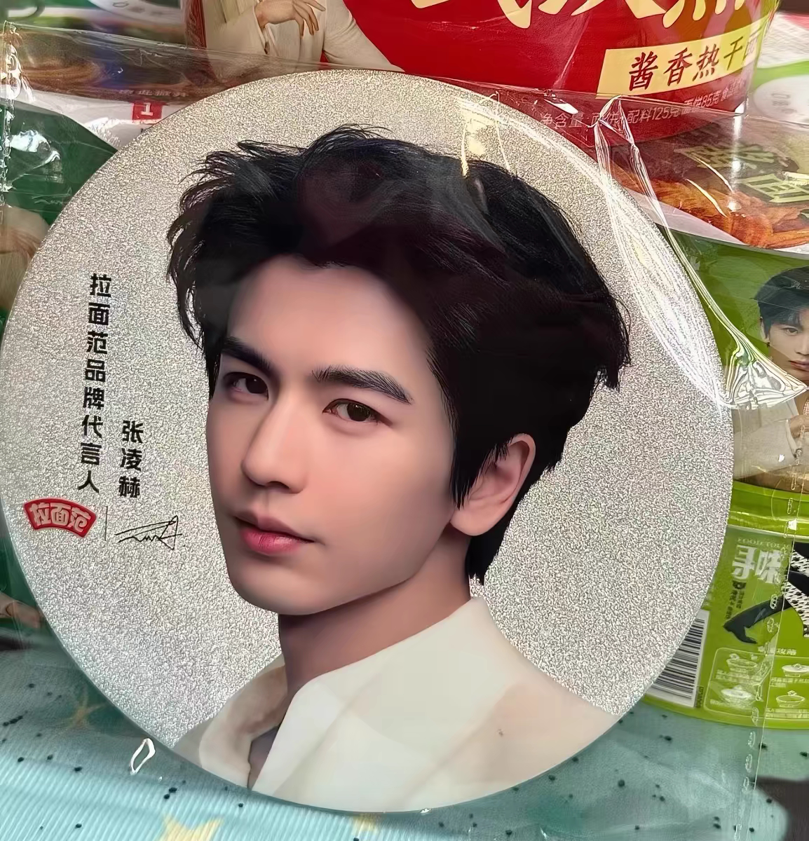 Acrylic Pull-Out Pendant Celebrity Collectible Charm