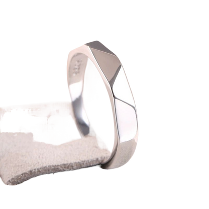 Adjustable diamond ring