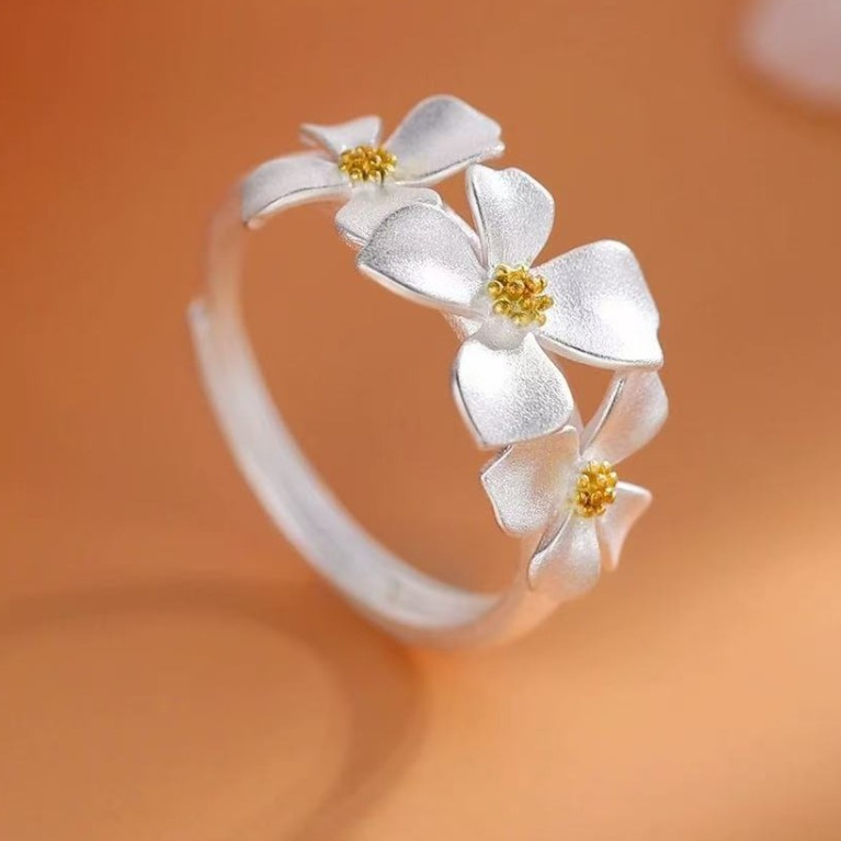 Adjustable Gardenia Open Ring