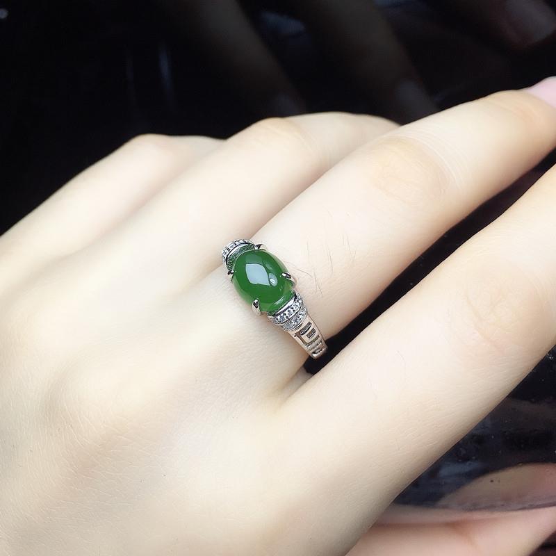Adjustable green jade ring
