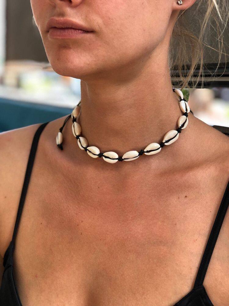 Adjustable Shell Choker Necklace