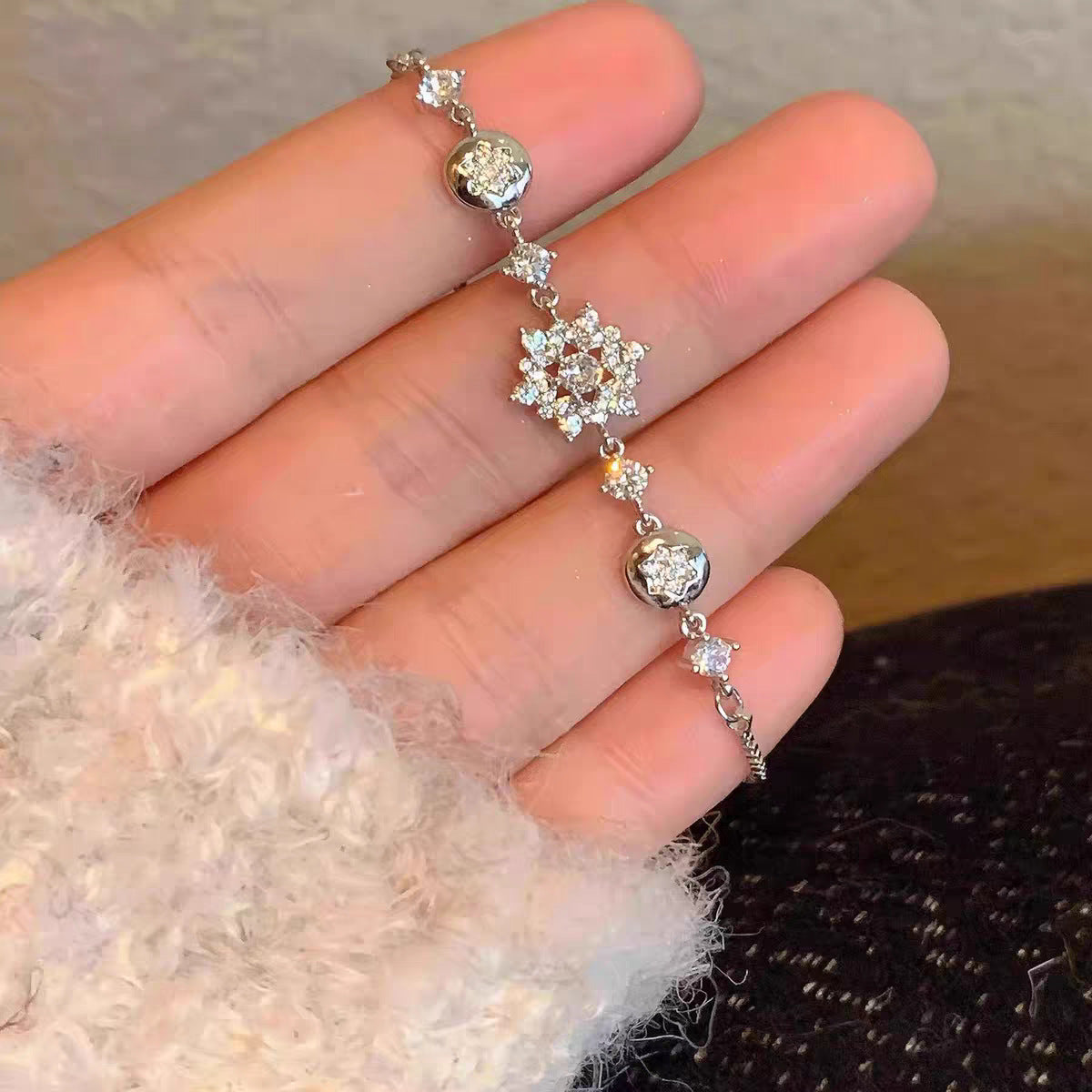Adjustable Zircon Snowflake Bracelet