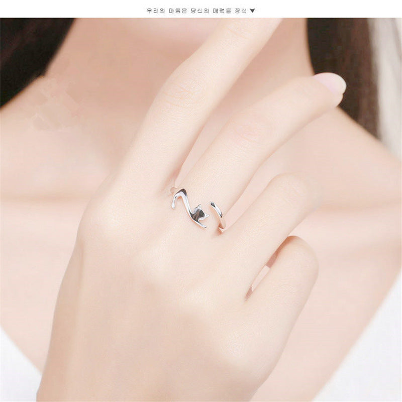 Adorable and mischievous kitten-shaped Silver Ring