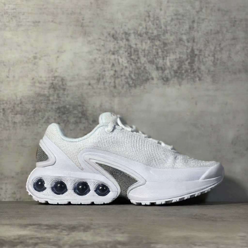 Air-cushioned men's sports shoes with large sizes