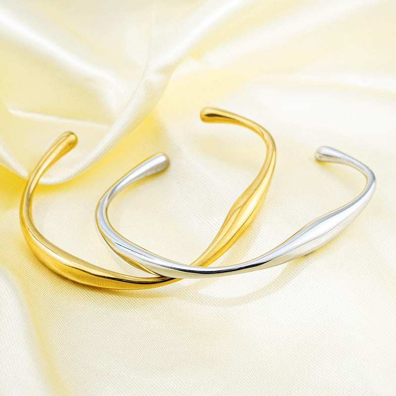 Alien-shaped open bracelet