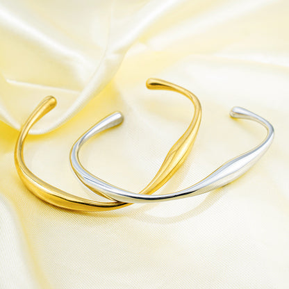 Alien-shaped open bracelet