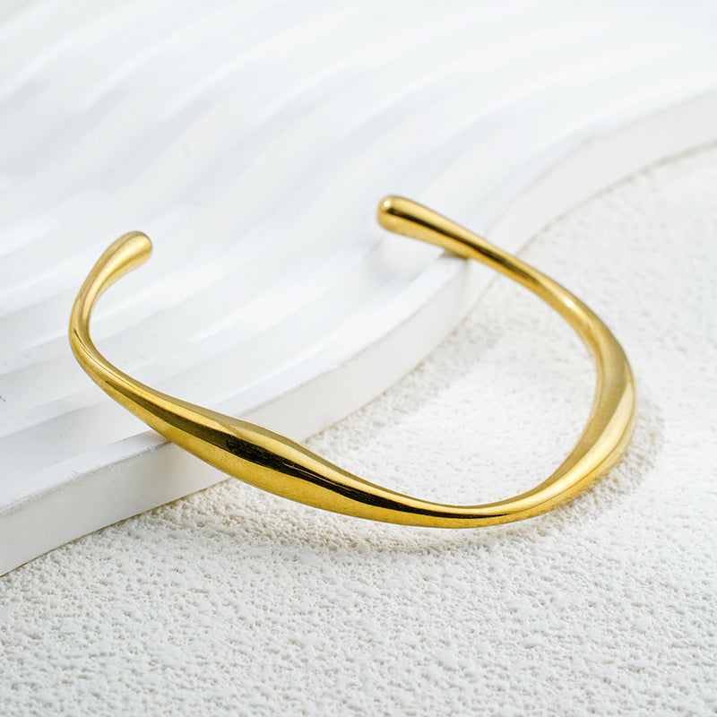 Alien-shaped open bracelet