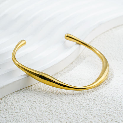 Alien-shaped open bracelet