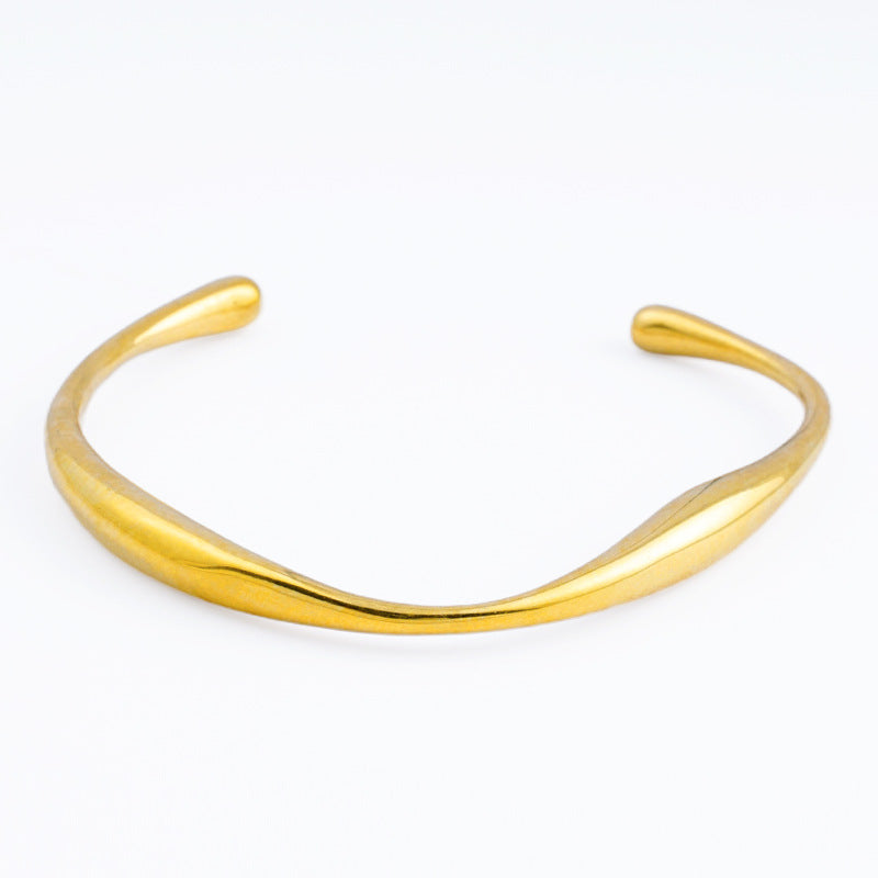 Alien-shaped open bracelet
