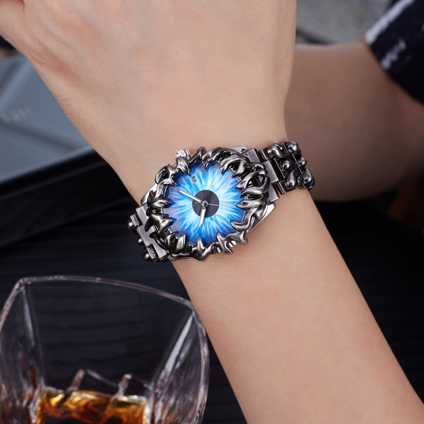 Alien-shaped quartz watch