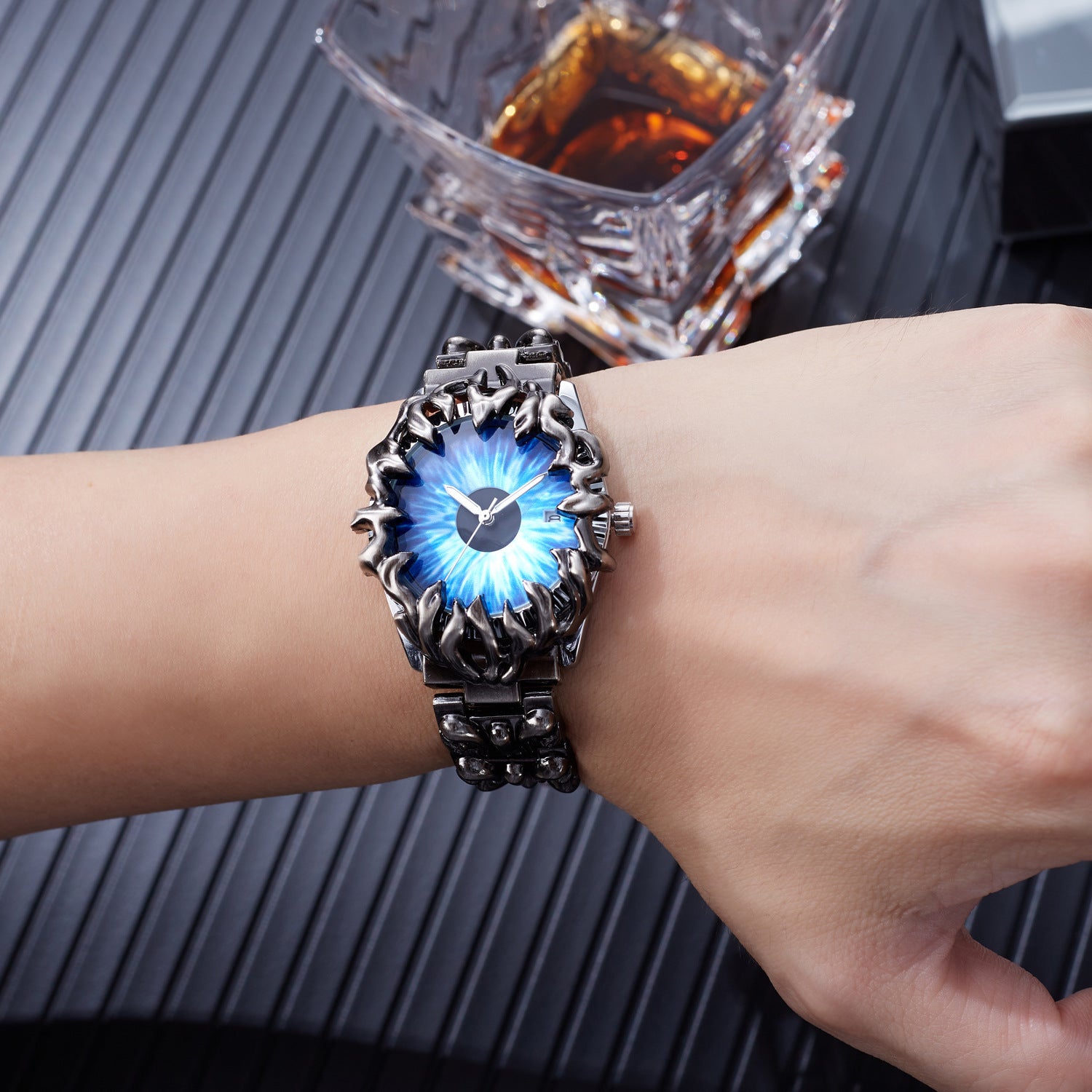 Alien-shaped quartz watch