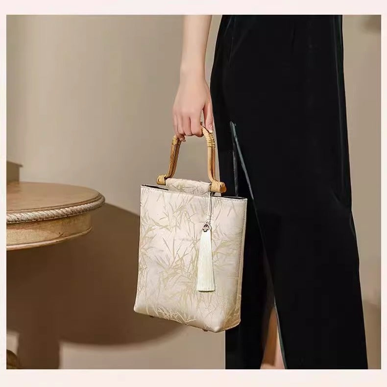 Ancient Dynasty Style Bamboo-Clasped Handbag