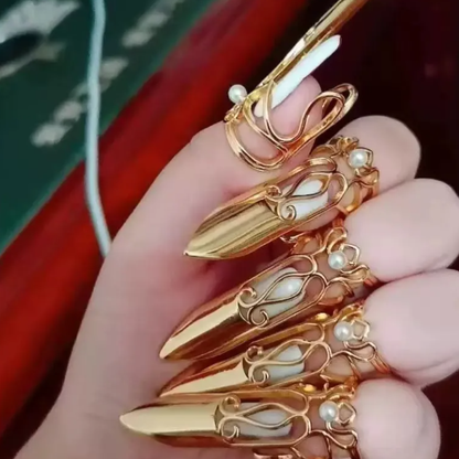 Ancient-style pose-making finger sleeves