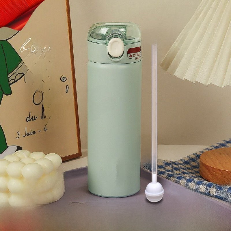 Anti-choking thermal cup for bedridden elderly