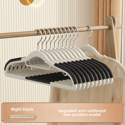 Anti-slip hanger